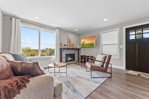 Una Smart TV, una chimenea