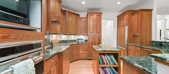 Luxury Picturesque Home On The Greenbelt
