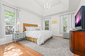 3 habitaciones, tabla de planchar con plancha, wifi y ropa de cama 