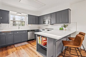 Fridge, microwave, oven, stovetop - Meadow Hill: Central 3/3 | 2 Fenced Acres |Pool | Walk to Beach (Hartland)