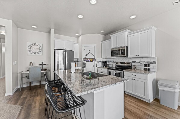 Fridge, microwave, oven, stovetop - Beautiful 3 Bedroom Home in Meridian (Meridian)