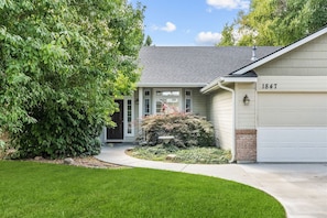 Exterior - Charming 4 bed/2 bath Meridian Home - Sleeps 8 (Meridian)