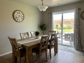 Dining - Family Home Great For Gatherings + Office (Star)