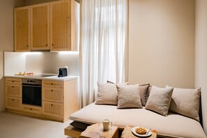 Deluxe Room | Living area | Flat-screen TV - ERAMAI (Patras)