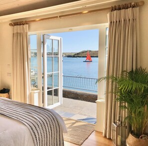 1 dormitori, planxa i posts de planxar, wifi i roba de llit 