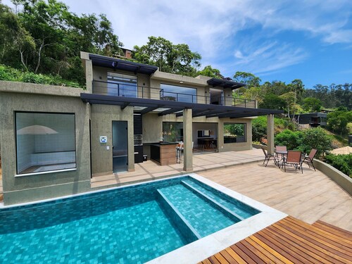 Beautiful house in Itaipava, 4 suites, sauna, A/C