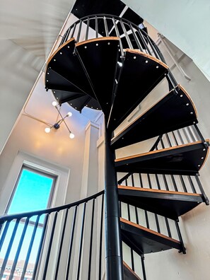 المنشأة من الداخل