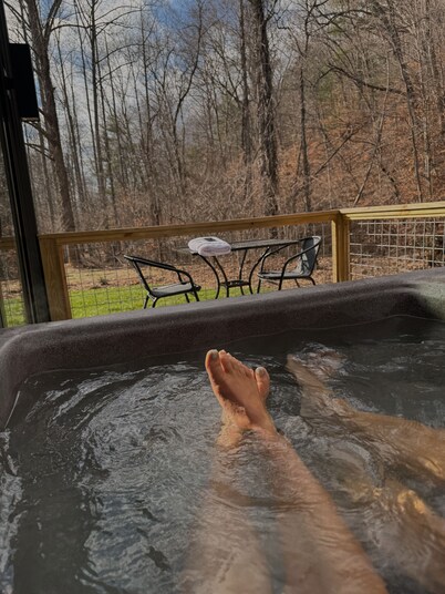 Trillium Retreat
Cozy, Stylish, and Modern Oasis 10 Minutes From Asheville NC