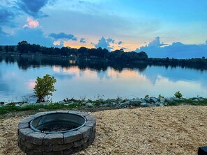 Property grounds - Spacious RV lots on the KY Lake, just minutes from historic Clifton, TN. (Clifton)