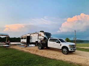 Property grounds - Spacious RV lots on the KY Lake, just minutes from historic Clifton, TN. (Clifton)