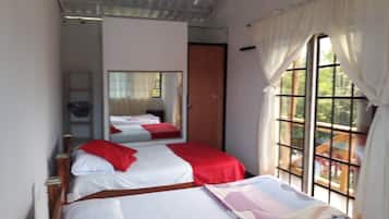 Kabin Keluarga, 1 kamar tidur, pemandangan gunung | 2 kamar tidur dan brankas