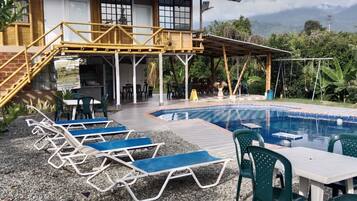 Piscina de natación o entrenamiento