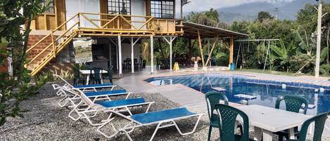 Piscina de natación o entrenamiento