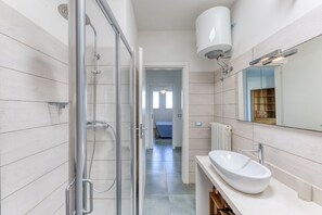 Douche, bidet