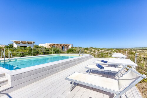 Villa panoramique avec piscine proche de la plage