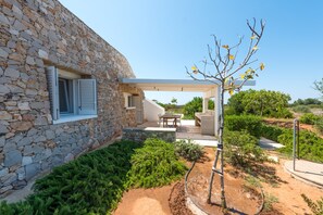 Terrace/patio - Modern villa with plunge pool near the beaches (Torre Pali)