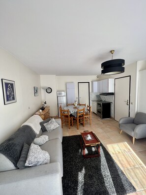 Living area - Au Sein dun Chalet Confortable au Bord du Ruisseau, Avec Remontées à 100m ! (La Plagne-Tarentaise)