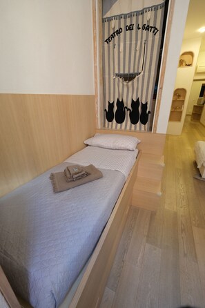 Club Condo | Hypo-allergenic bedding, iron/ironing board, free WiFi