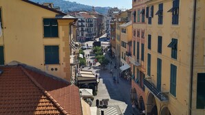 A narrow street with buildings on either side, featuring balconies and a clear sky. - Casa Vittoria by PortofinoVacanze (Rapallo)