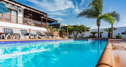 Holiday Home newly renovated with Sea View and heated Swimming Pool