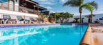 Holiday Home newly renovated with Sea View and heated Swimming Pool