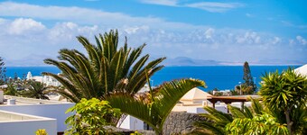 Holiday Home newly renovated with Sea View and heated Swimming Pool