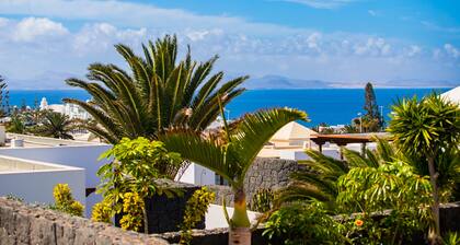 Holiday Home newly renovated with Sea View and heated Swimming Pool