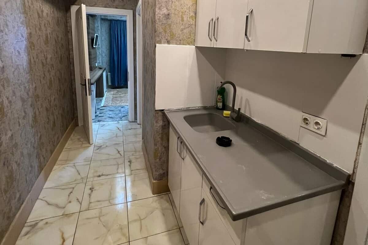 Gallery appartement | 1 slaapkamer, een bureau, een laptopwerkplek, geluiddichte muren
