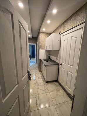 Gallery Apartment | Living area | 72-cm flat-screen TV with cable channels - Feridiye Hotel (Istanbul)