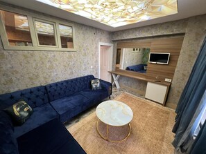 Gallery Apartment | Living area | 72-cm flat-screen TV with cable channels - Feridiye Hotel (Istanbul)