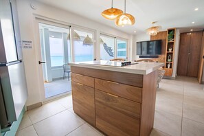 Fridge, microwave, coffee/tea maker, cookware/dishes/utensils - Del Mare At Buye Beach (Pedernales)