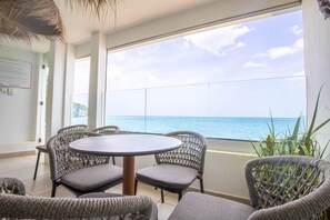 Dining - Del Mare At Buye Beach (Pedernales)