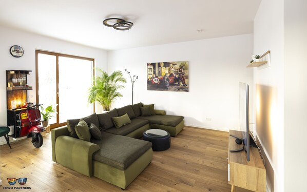 Smart TV, books, stereo