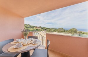 Apartment | Terrace/patio - Residence with pool in Isola Rossa (Trinità d'Agultu e Vignola)