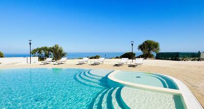 Residence with pool in Isola Rossa