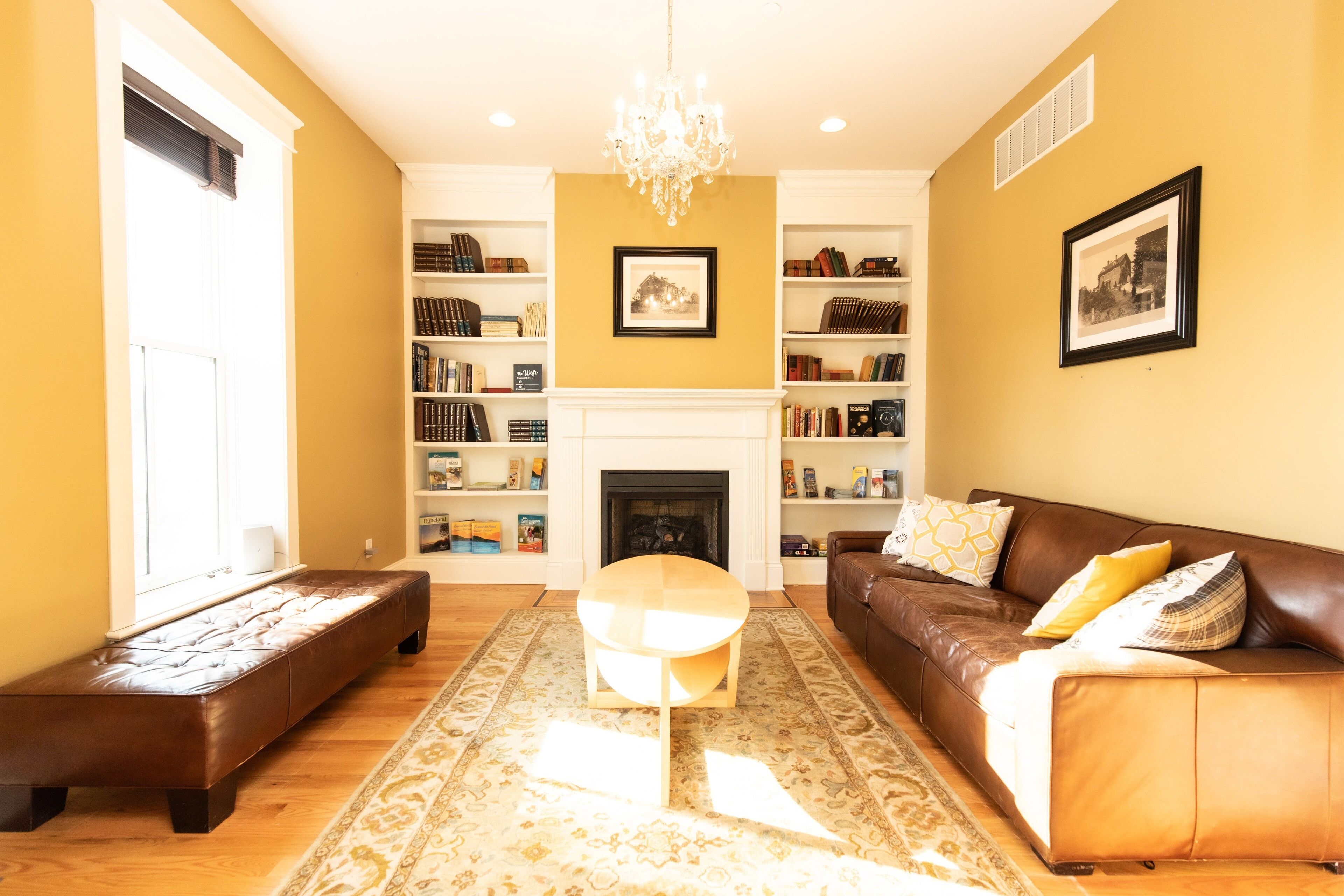 TV connectée de 45 pouces avec chaînes numériques, cheminée, Netflix