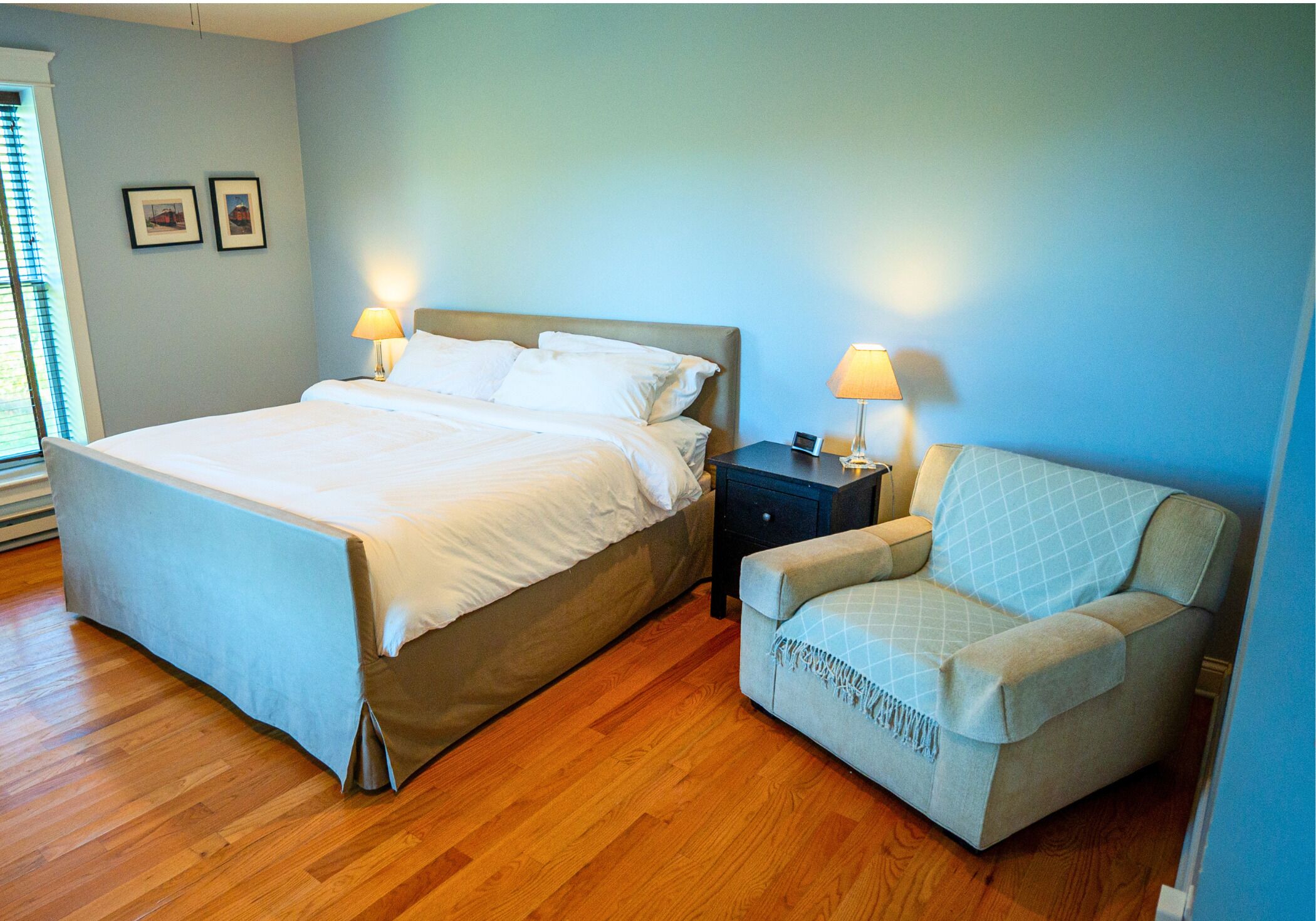 标准房 | 高档床上用品、加厚床垫、特色家居、办公桌