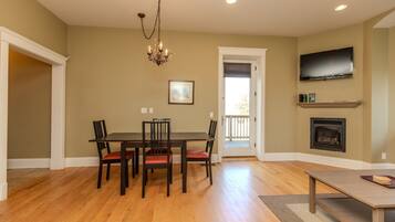 Superior Suite | Premium bedding, pillowtop beds, individually furnished, desk