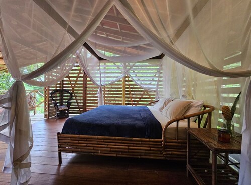 Jungle life casita & private waterfall in Uvita!