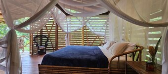 Jungle life casita & private waterfall in Uvita!