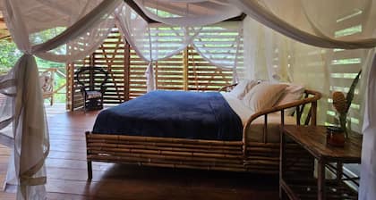 Jungle life casita & private waterfall in Uvita!