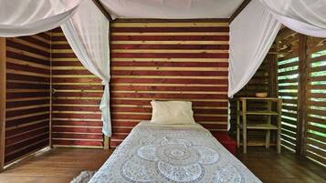 2 bedrooms, WiFi (free), bed sheets