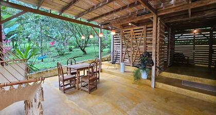 Jungle life casita & private waterfall in Uvita!