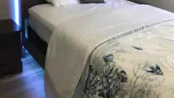 2 Schlafzimmer, Schreibtisch, Bügeleisen/Bügelbrett, kostenloses WLAN