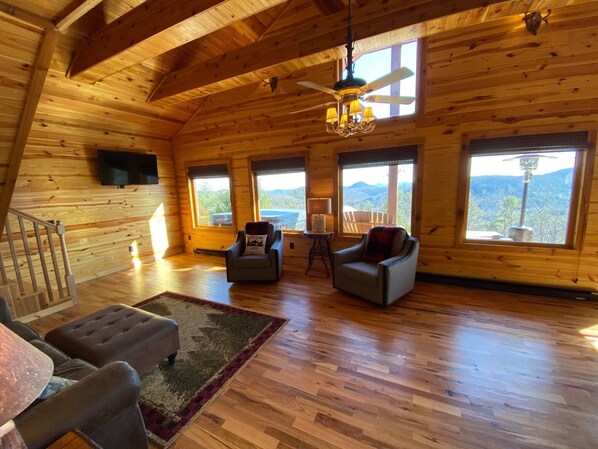Living area - Great Cabin (Millers Creek)