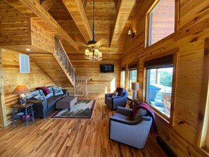 Living area - Great Cabin (Millers Creek)