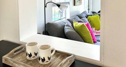 Cozy Home, Minutes to Beach, Downtown Melbourne, Large Backyard with BBQ
