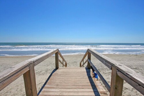 Top Floor Wild Dunes Isle of Palms Condo with Pool