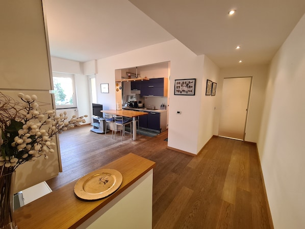 Basic Apartment | Living area