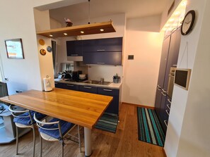 Basic Apartment | Private kitchen